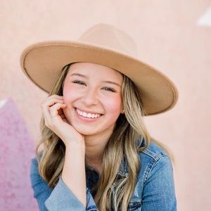 Meet your Posher, Carter